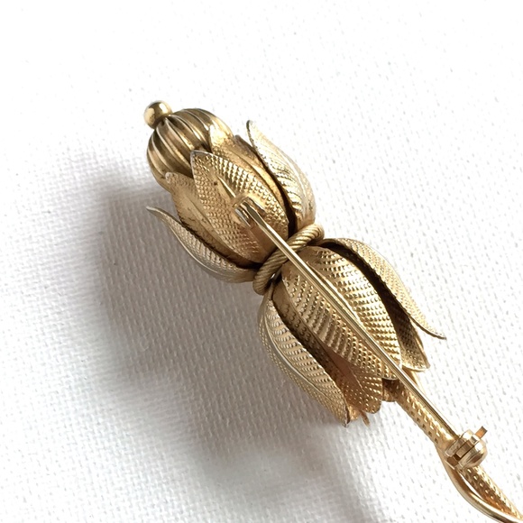 Vintage Goldtone Lotus Flower Brooch - Picture 3 of 8